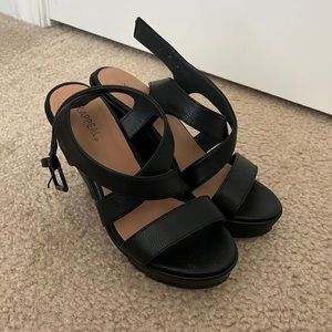 Black wedges